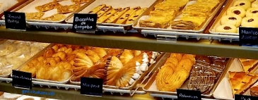 Versailles' scrumptious 'pasteles!'