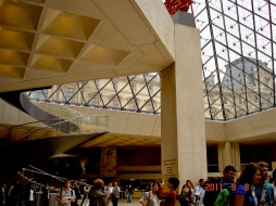 New Louvre Museum entrance, built in 1989.
